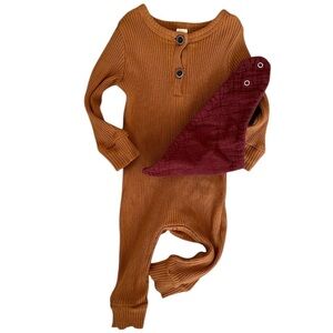 Boutique 3-6M Baby Boy Ribbed Knit Rustic Brown One Piece & Muslin Cotton Bib